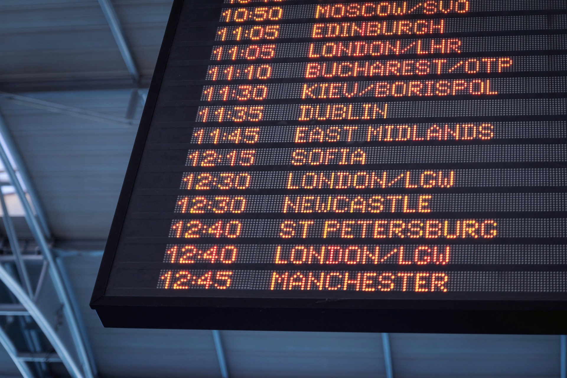 click here to see - all the ARRIVALS at the Luanda airport in real time.