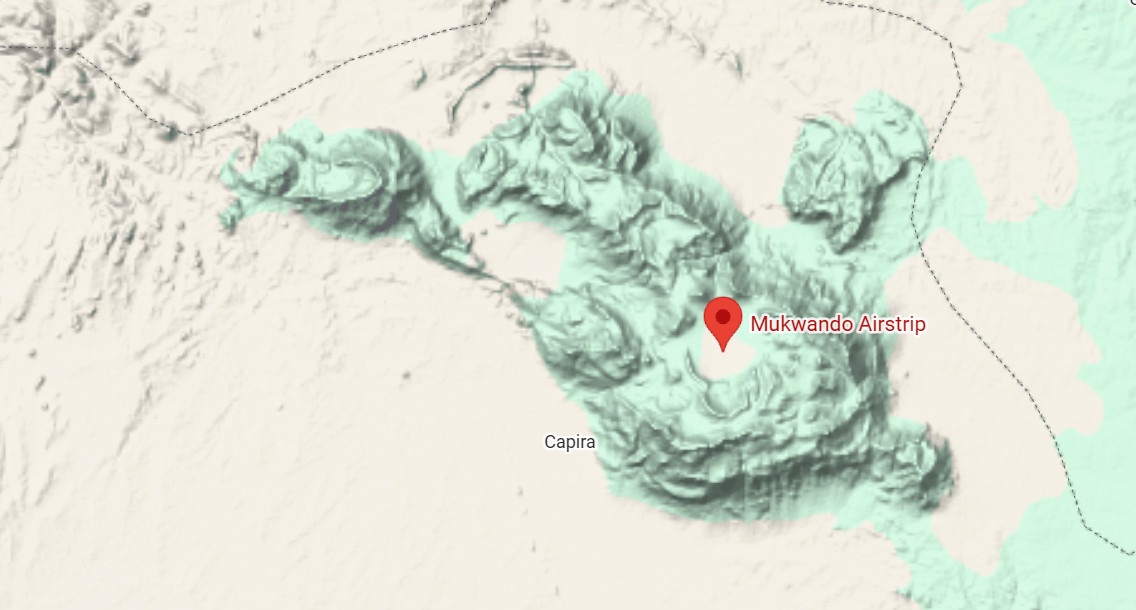 Mapa topográfico do sul da África com marcador vermelho “Mukwando Airstrip” sobre a região de Capira.