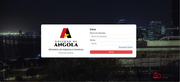 Tela de login do Governo de Angola com campos de usuário e senha sobre fundo urbano noturno.